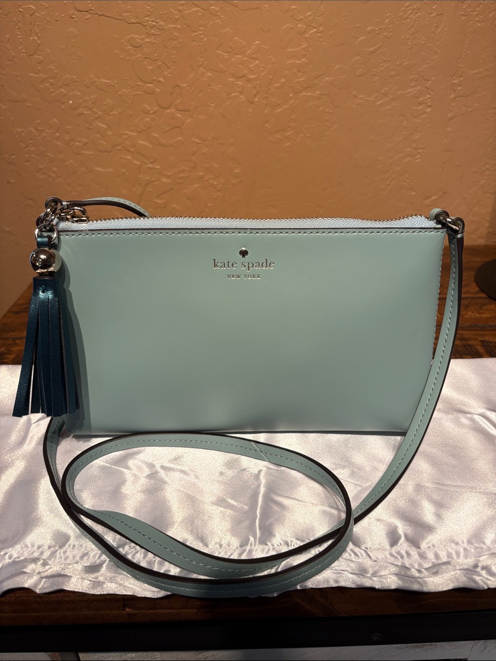Kate Spade Ivy Street Amy Leather Crossbody in Fountain Blue Like New! MSRP $249